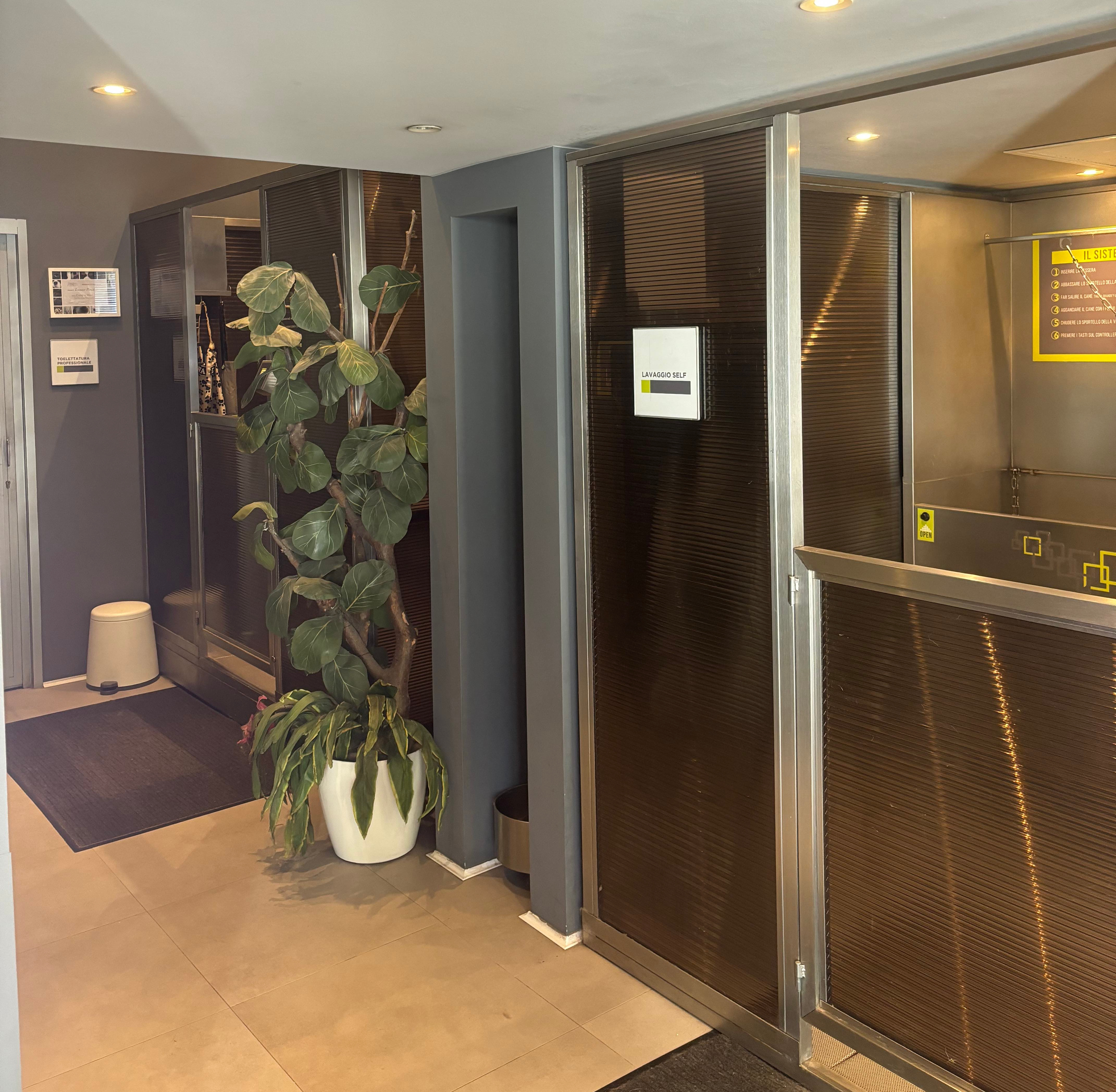 il corridoio con i 2 BOX Self H24